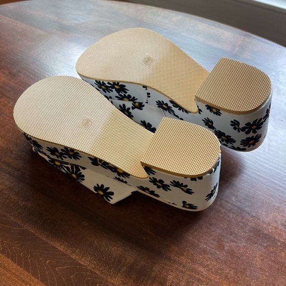 Anthropologie NWT Matisse Daisy Floral Platform Mules, sizes 8 & 10, comfy! - Picture 11 of 16
